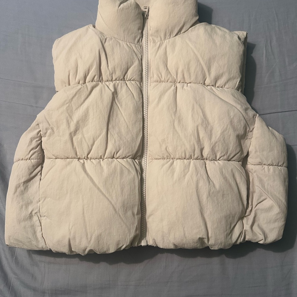 H&M Cream Puffer Vest 🤍